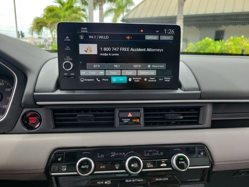 Used 2025 Honda Pilot Touring image 24