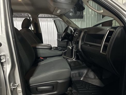 Used 2018 RAM 3500 Tradesman w/ Chrome Appearance Group image 32