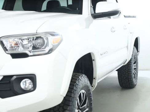 Certified 2023 Toyota Tacoma TRD Sport image 4