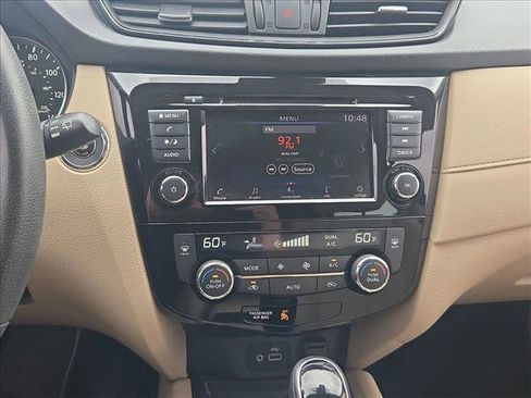 Used 2020 Nissan Rogue SV FWD image 14