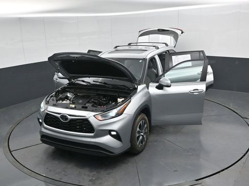 Used 2023 Toyota Highlander XLE image 62