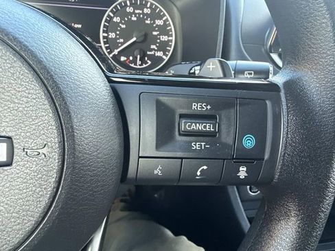 Used 2022 Nissan Rogue SV image 30