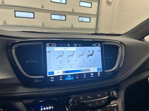 New 2026 Chrysler Pacifica Limited image 22