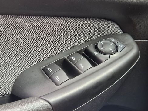 Used 2025 Chevrolet TrailBlazer LT AWD/4WD image 31