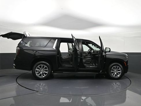 Used 2026 Chevrolet Suburban Premier AWD/4WD image 38