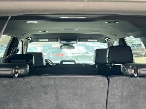 Used 2024 Chevrolet Suburban LT image 16