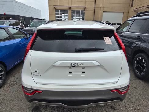 Used 2023 Kia Niro Wave FWD image 3