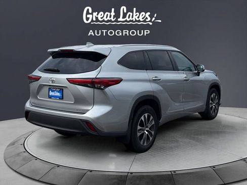 Used 2021 Toyota Highlander XLE AWD/4WD image 5