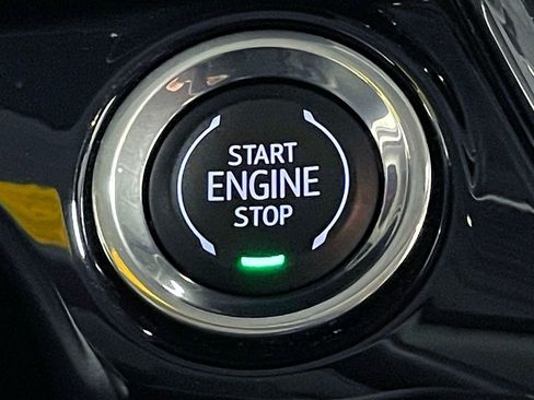 Used 2025 Chevrolet Trax ACTIV FWD image 29