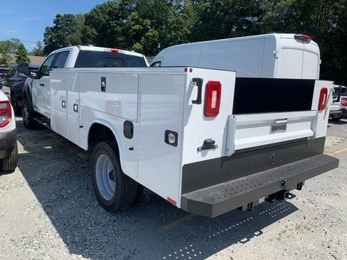 New 2025 Ford F450 XL w/ XL Chrome Package image 17