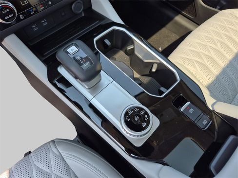 New 2025 Mitsubishi Outlander SEL image 15