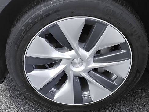 Used 2023 Tesla Model Y AWD image 12