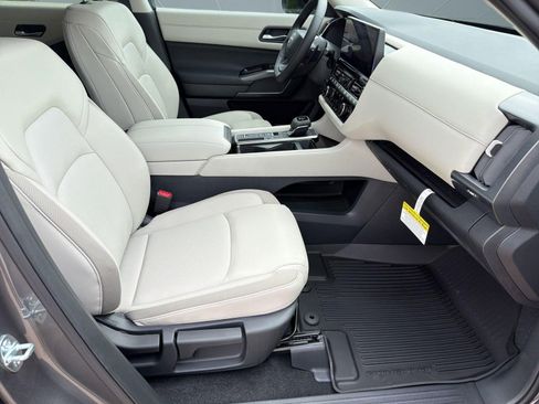 New 2026 Nissan Pathfinder SL FWD image 29