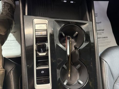 Used 2025 Volkswagen Atlas SE image 34