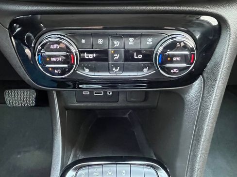 Used 2020 Buick Encore GX Select AWD/4WD image 17