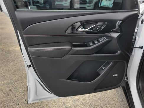 Used 2022 Chevrolet Traverse RS image 30