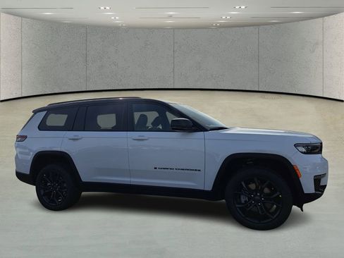 New 2026 Jeep Compass Latitude image 3