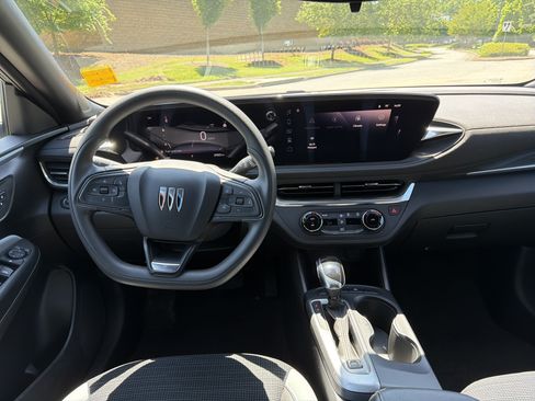 Used 2024 Buick Envista Preferred w/ Advanced Safety Package FWD image 22