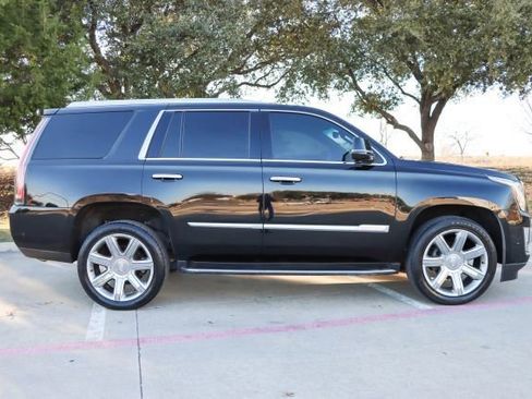 Used 2019 Cadillac Escalade Luxury image 8