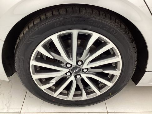 Used 2017 Lincoln Continental Select image 45