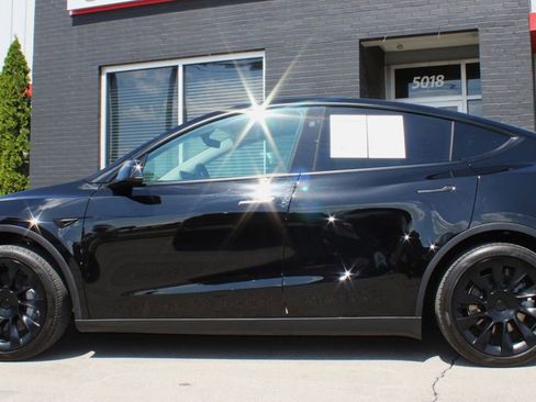 Used 2025 Tesla Model Y Long Range AWD/4WD image 12
