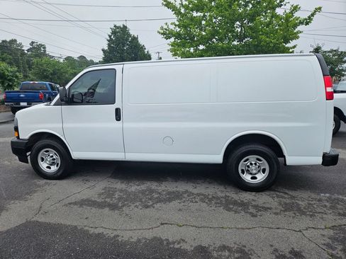 Used 2021 Chevrolet Express 2500 RWD image 4