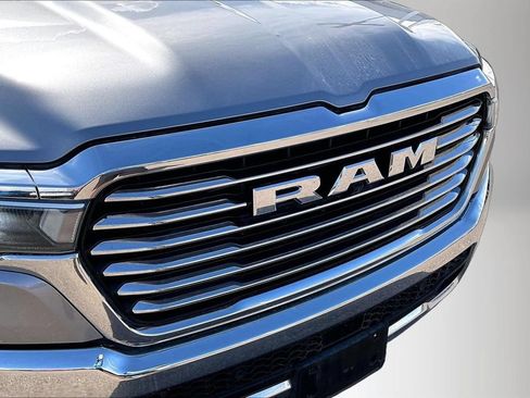 Used 2025 RAM 1500 Laramie AWD/4WD image 32