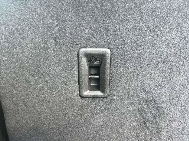 Used 2025 Chevrolet Blazer LT FWD image 11