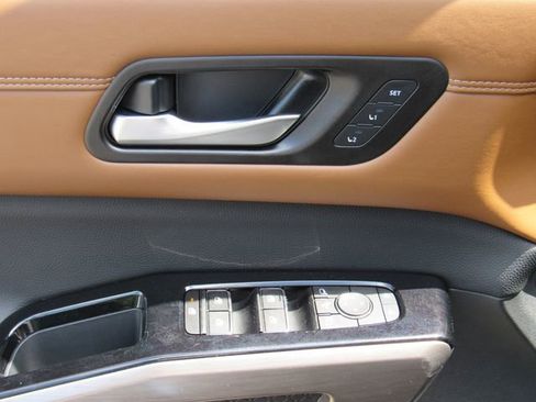 Certified 2024 Nissan Pathfinder Platinum w/ Cargo Package FWD image 23