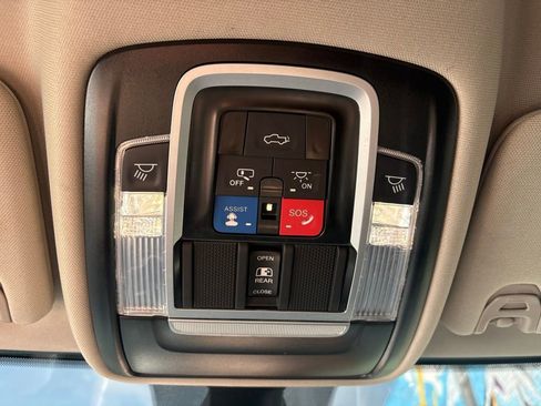 Used 2024 RAM 2500 Laramie AWD/4WD image 20