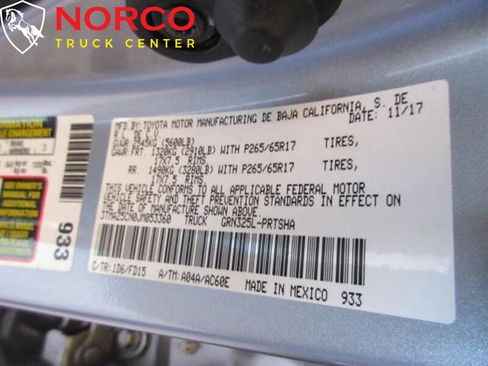 Used 2018 Toyota Tacoma TRD Sport w/ Technology Package image 24