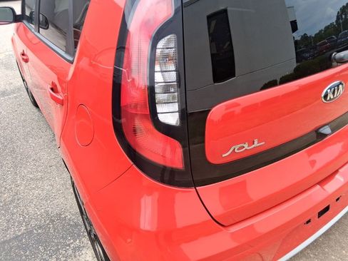 Used 2019 Kia Soul + FWD image 17