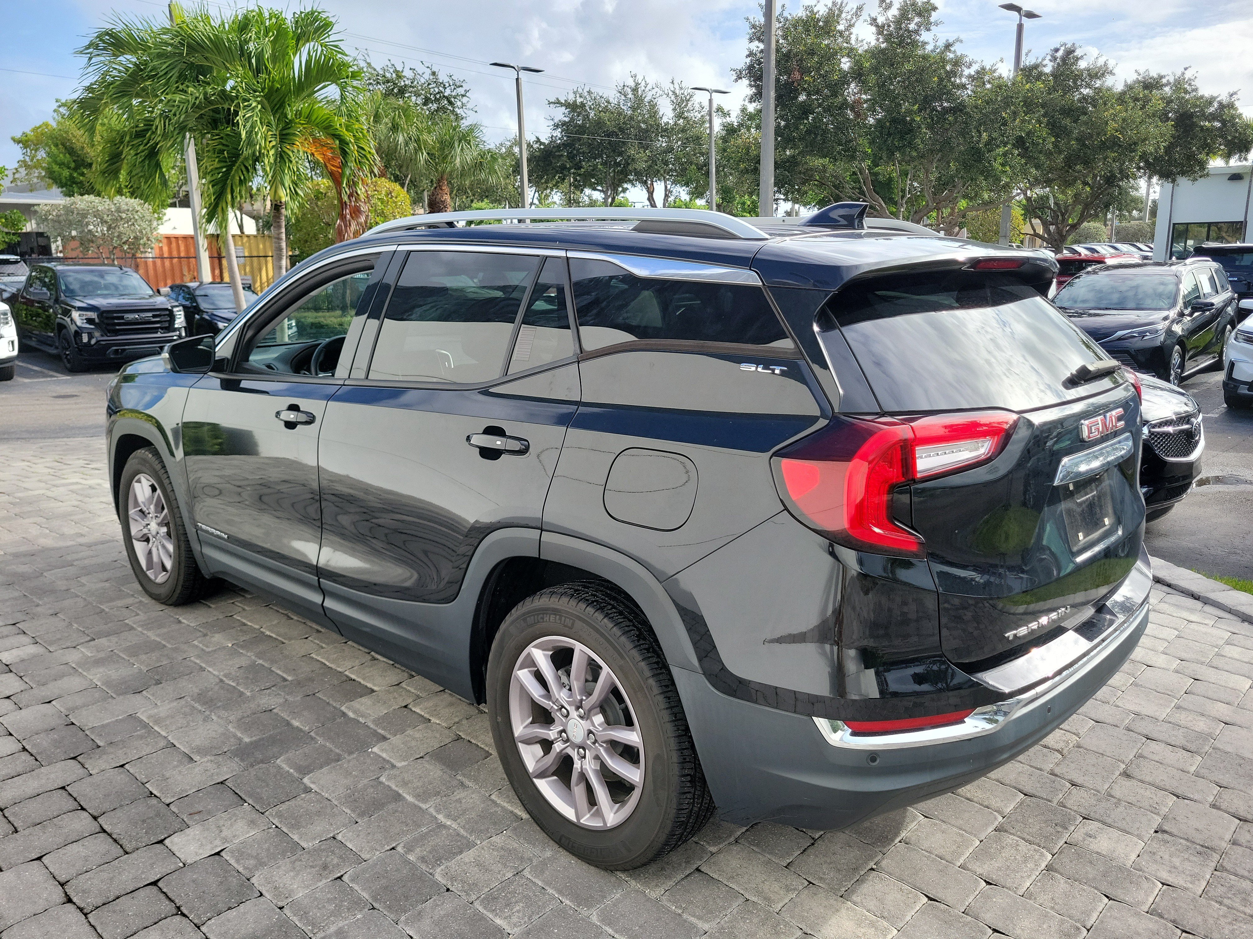 Used 2023 GMC Terrain SLT FWD image 4