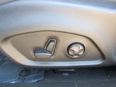 Used 2019 Jeep Renegade Limited image 15