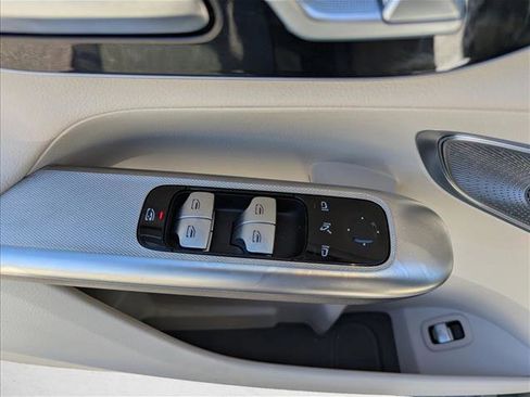 Used 2024 Mercedes-Benz GLC 300 image 10