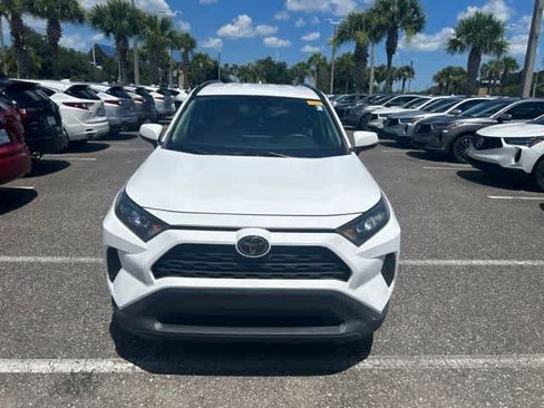 Used 2019 Toyota RAV4 LE FWD image 5