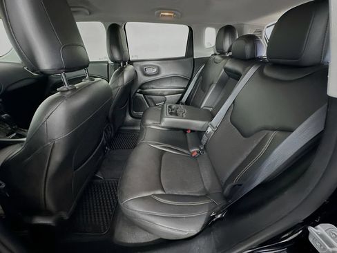 Used 2018 Jeep Compass Latitude w/ Popular Equipment Group AWD/4WD image 29