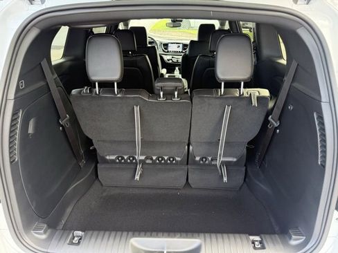 New 2026 Chrysler Pacifica Select image 9