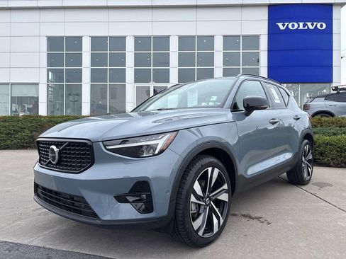 Certified 2023 Volvo XC40 B5 Plus w/ Driver Assist Package AWD/4WD image 50