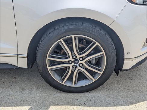 Used 2019 Ford Edge Titanium w/ Equipment Group 301A FWD image 15