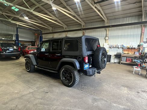 Used 2017 Jeep Wrangler Unlimited Sport AWD/4WD image 4