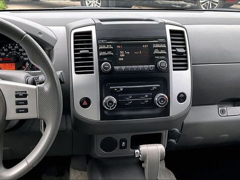 Used 2014 Nissan Frontier SV image 5