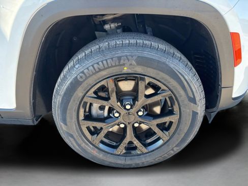 Used 2024 Jeep Grand Cherokee L Laredo image 48