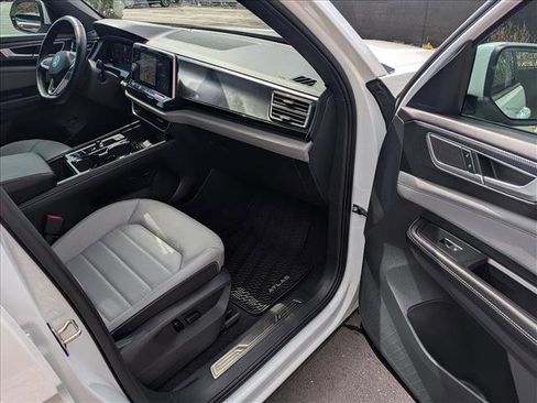 Certified 2024 Volkswagen Atlas Cross Sport SEL R-Line image 11