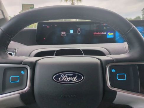 Used 2025 Ford Expedition Platinum AWD/4WD image 30