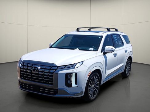Used 2023 Hyundai Palisade Calligraphy FWD image 3