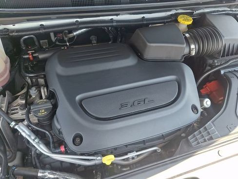 Used 2022 Chrysler Pacifica Touring-L FWD image 28