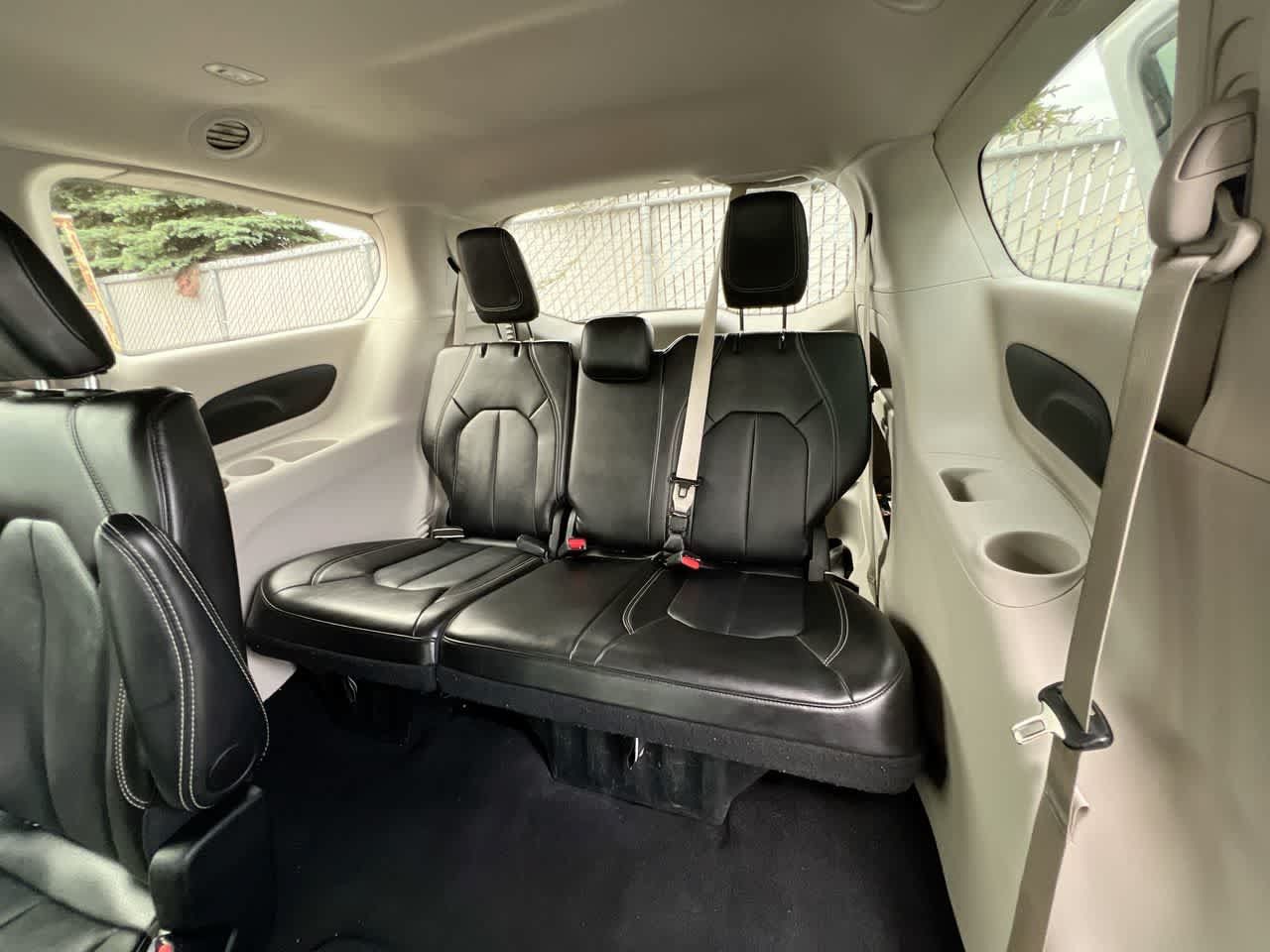 Used 2024 Chrysler Pacifica Touring-L FWD image 24