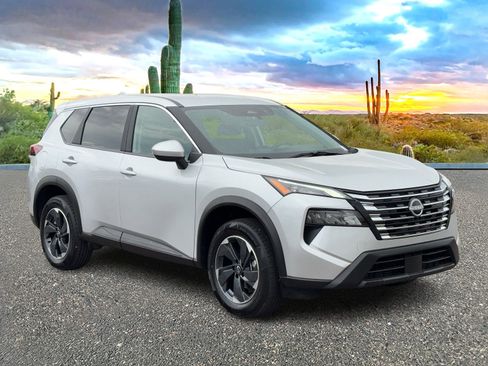 Used 2025 Nissan Rogue SV image 7