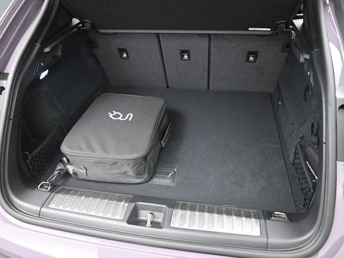 Certified 2025 Porsche Macan 4 Electric image 32